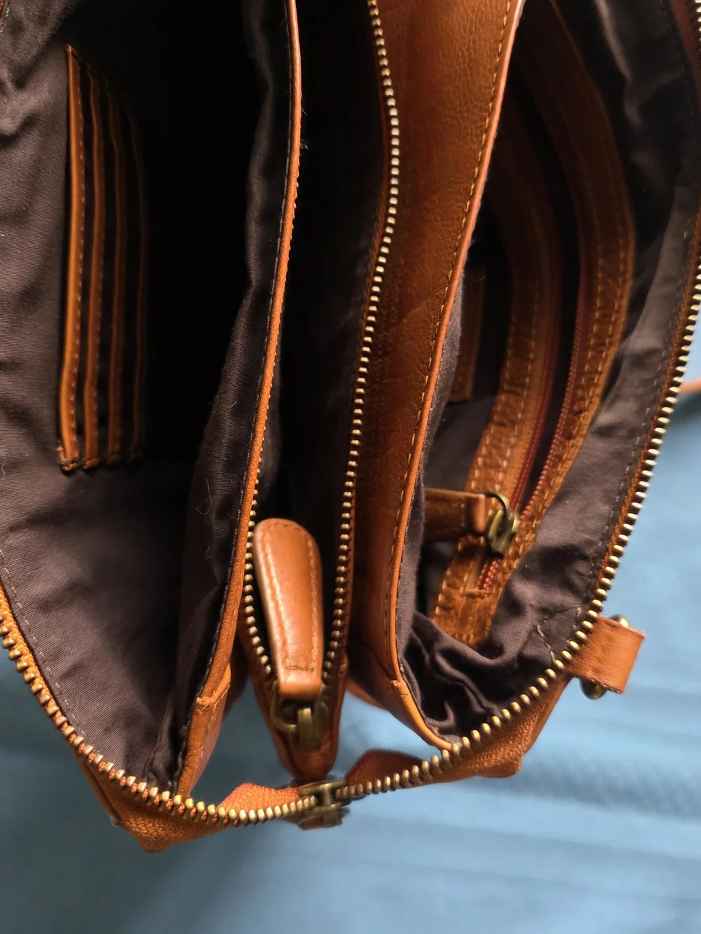Oak & Tan Genuine Leather Crossbody Bag - Cognac Brown